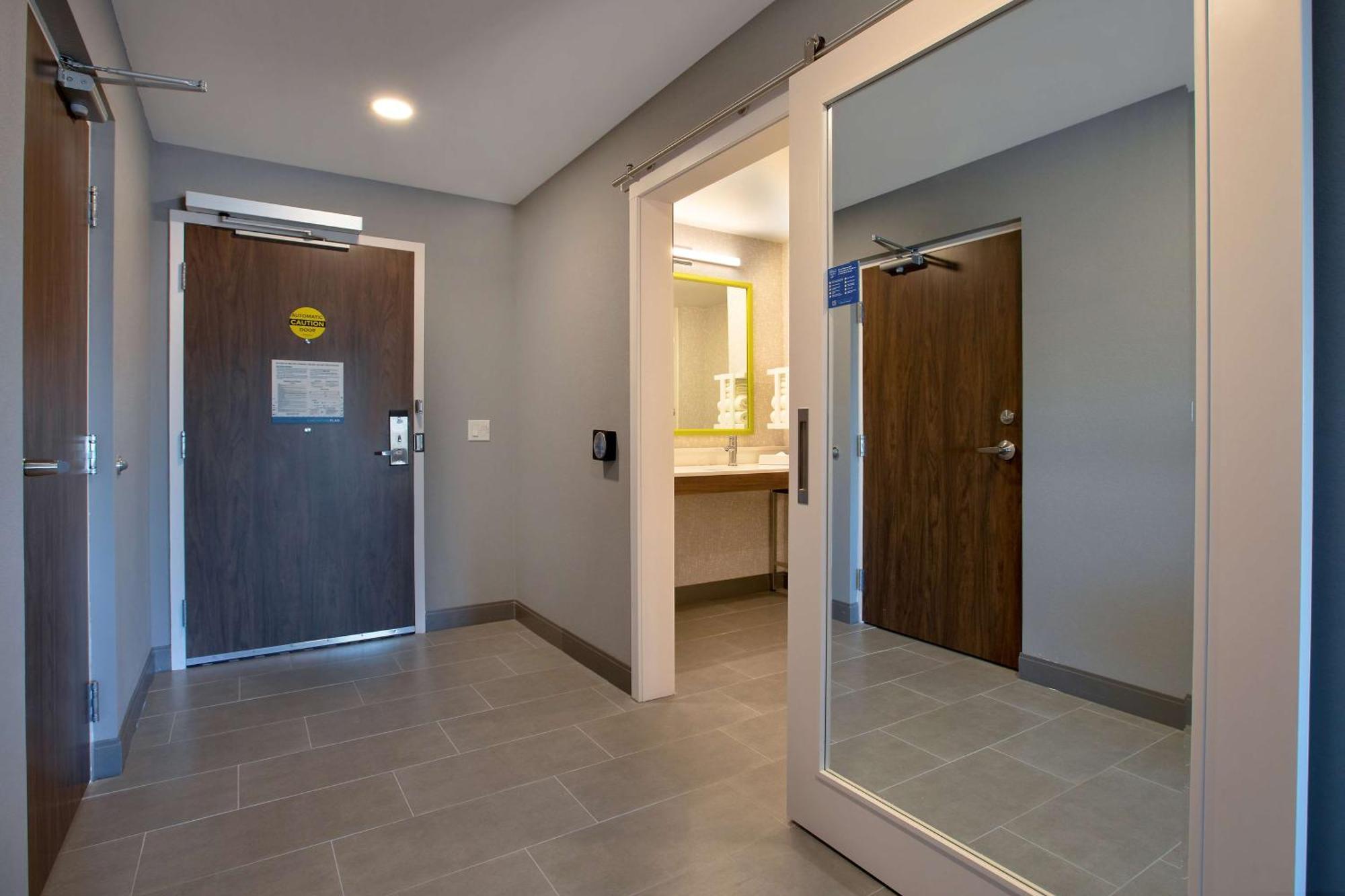 Hampton Inn & Suites Ottawa West, Ontario, Canada Luaran gambar